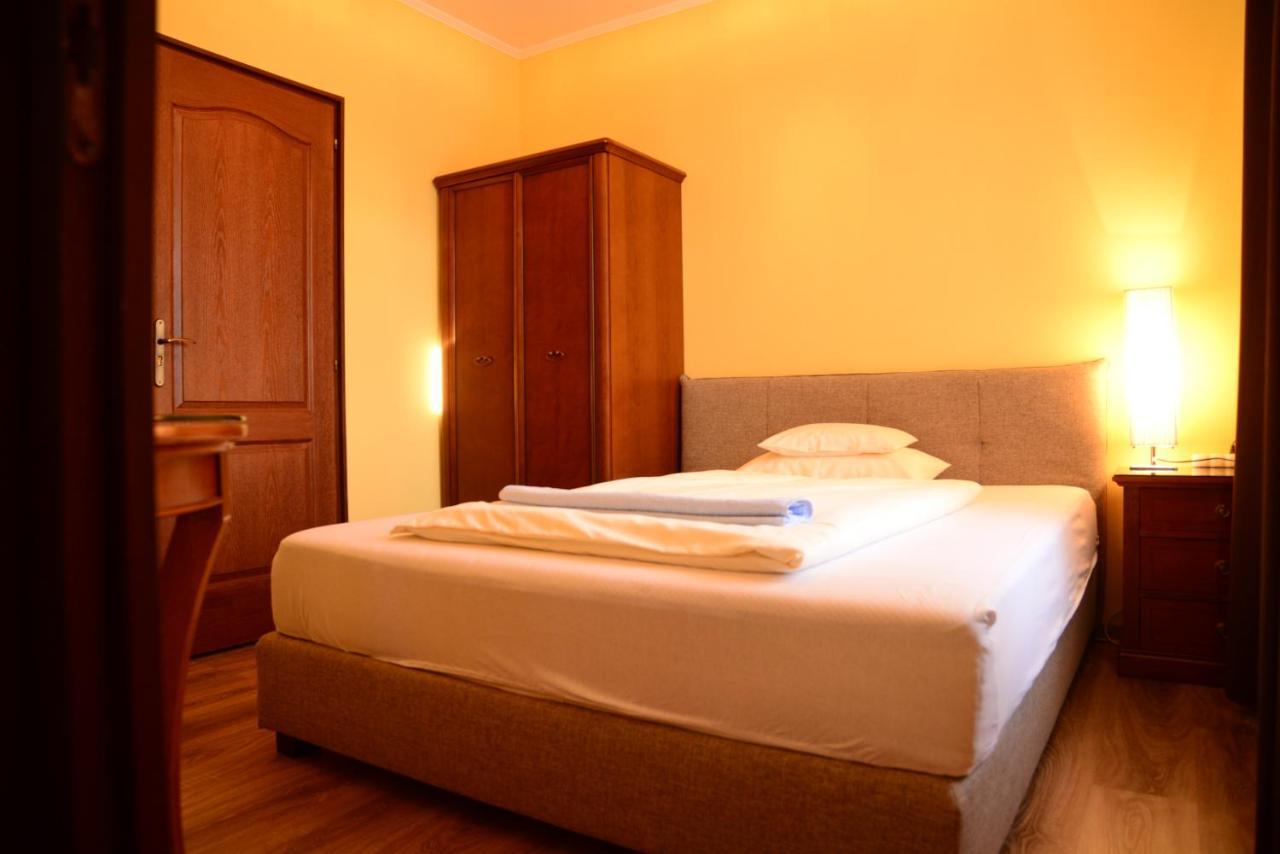 Szilvia Panzio B&B *