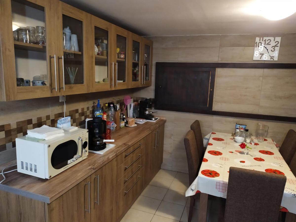 Szilvia Panzio B&B *